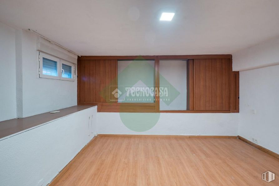 Local en venta en Calle Eduardo Morales, Carabanchel, Madrid, 28025 con ventana, ebanistería, edificio, madera, sombra, suelos, hall, accesorio, suelo y pared alrededor