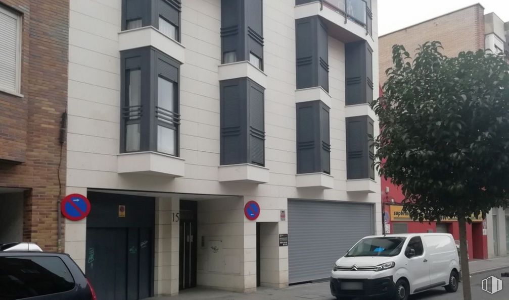 Local en alquiler y venta en Calle Madrid, 15, Leganés, Madrid, 28911 con camioneta, coche, edificio, ventana, vehículo terrestre, neumático, rueda, vehículo, propiedad y arquitectura alrededor