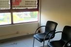 Office for rent at Calle Zaragoza, 22, Alcalá de Henares, Madrid, 28804 with chair, window, property, wood, interior design, fixture, shade, line, comfort and floor around