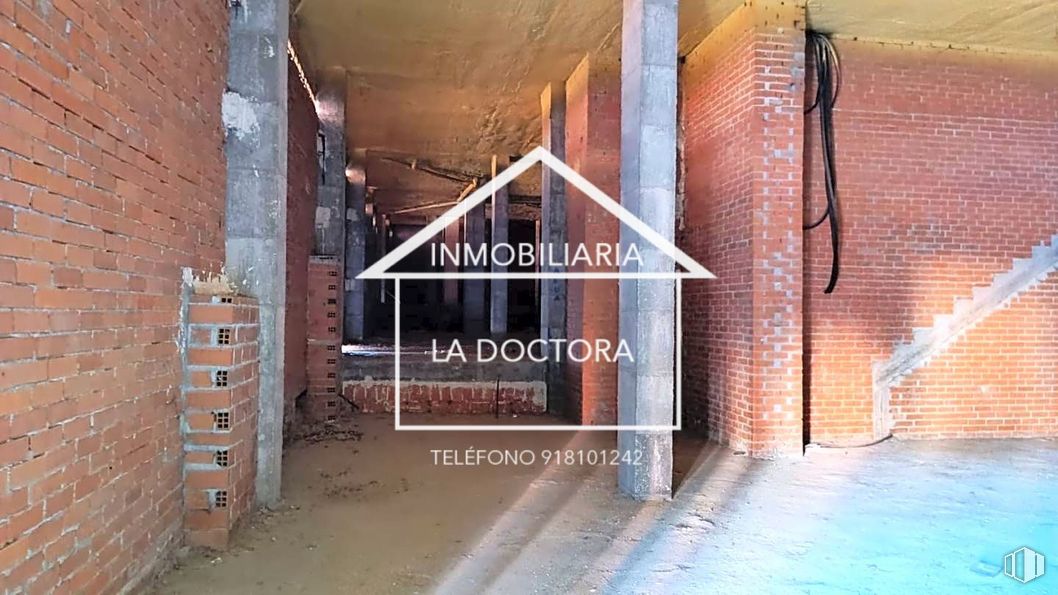 Local en venta en Calle los Nardos, Alcorcón, Madrid, 28925 con madera, accesorio, ladrillo, material de construcción, albañilería, suelo, pared, suelos, inmobiliario y material compuesto alrededor