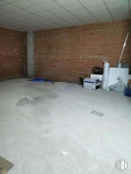 Local en alquiler en Calle Perseo, 21, Móstoles, Madrid, 28938 con equipaje y bolsos, productos envasados, cama, edificio, suelo, suelos, material de construcción, material compuesto, madera y madera dura alrededor