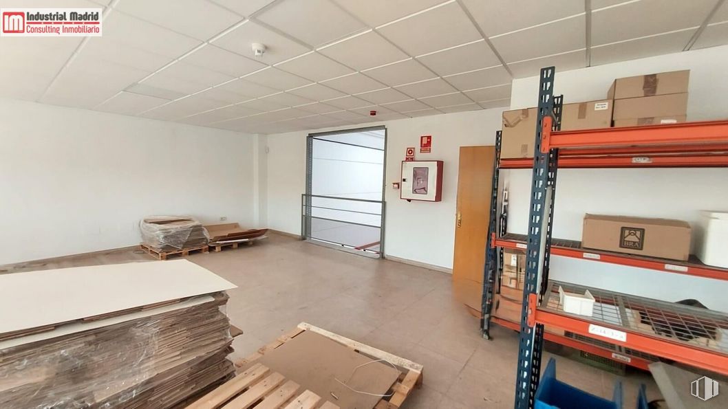 Industrial for rent at Polígono Industrial Las Monjas, Arganda del Rey, Madrid, 28500 with wood, flooring, building, floor, hardwood, house, fixture, ceiling, engineering and hall around