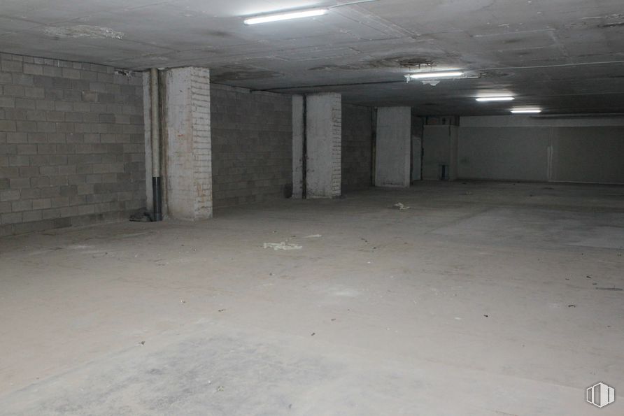 Nave en venta en Edificio Astygi, Calle San Romualdo, 26, San Blas - Canillejas, Madrid, 28037 con espejo, piso, suelo, pasillo, techo, material compuesto, hormigón, casa, madera y sótano alrededor