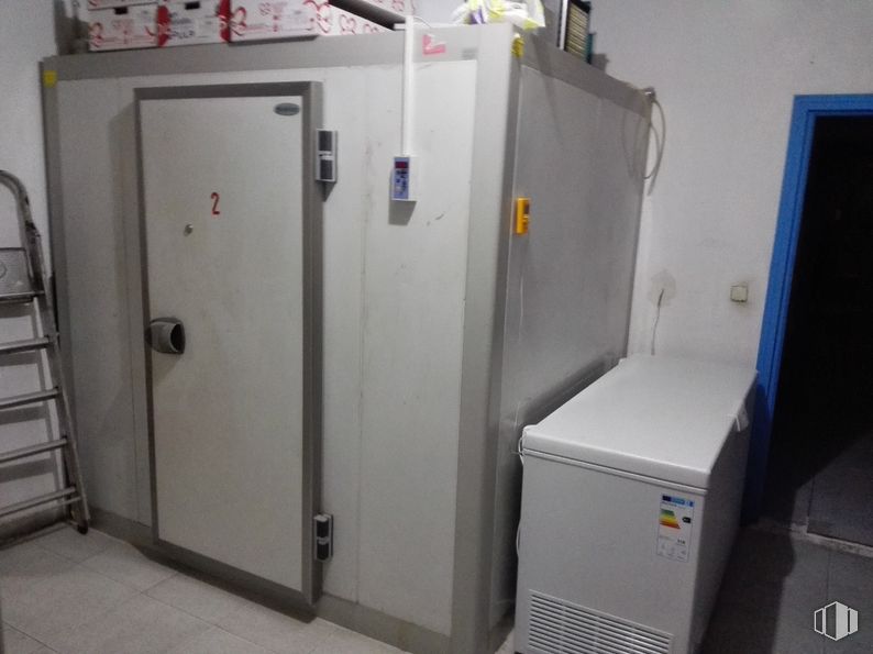 Industrial for sale at Calle Polígono Industrial, Las Ventas de Retamosa, Toledo, 45183 with home appliance, fixture, ladder, major appliance, gas, machine, handle, freezer, electrical supply and electrical wiring around