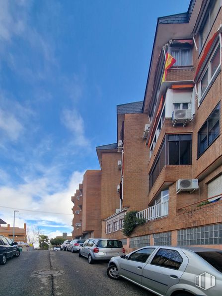 Local en venta en Avenida Doctor Toledo, Las Rozas de Madrid, Madrid, 28230 con coche, ventana, edificio, cielo, neumático, vehículo terrestre, rueda, nube, vehículo y iluminación automotriz alrededor