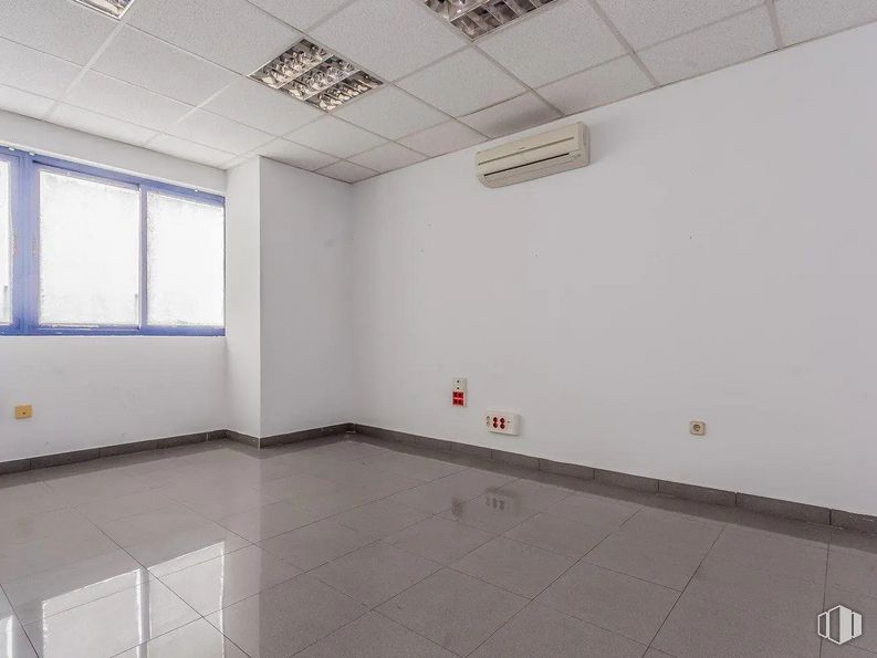 Nave en venta en Avenida Camino de lo Cortao, 6, San Sebastián de los Reyes, Madrid, 28700 con ventana, alumbrado, propiedad, accesorio, interiorismo, hall, madera, suelos, suelo y pared alrededor