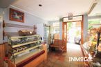 Retail for rent at Calle Baja Iglesia, 18, Moncloa - Aravaca, Madrid, 28023 with picture frame, bench, property, building, wood, orange, interior design, real estate, flooring and hardwood around