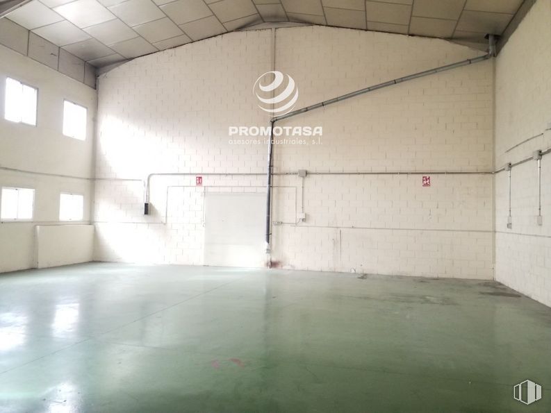 Nave en alquiler en Zona industrial, Mejorada del Campo, Madrid, 28840 con ventana, propiedad, edificio, pabellón, arquitectura, suelo, suelos, puerta, techo y deportes alrededor