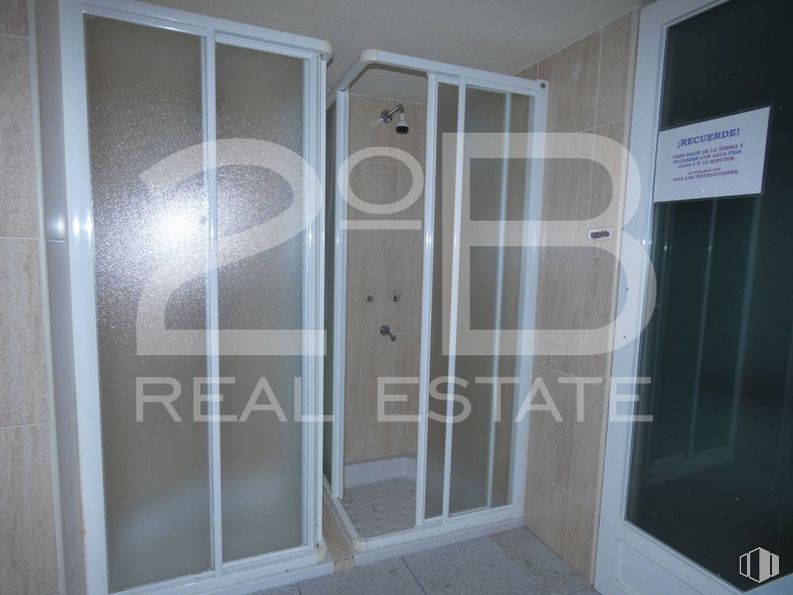 Local en venta en Zona Parque Paris, Las Rozas de Madrid, Madrid, 28230 con armario, puerta, propiedad, accesorio, edificio, madera, línea, pared, asa y puerta de casa alrededor