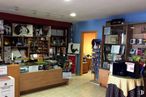 Local en alquiler y venta en Calle Hermanos Becerril, 7, Cuenca, 16004 con productos envasados, marco, estante, estantería, interiorismo, venta al por menor, publicación, comercio, mesa y evento alrededor