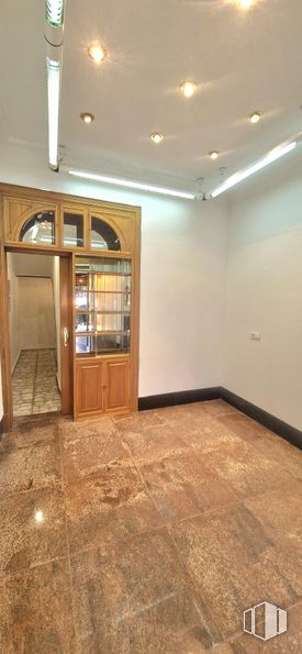 Retail for rent at Avenida Palomeras, Puente de Vallecas, Madrid, 28038 with cabinetry, wood, fixture, flooring, floor, house, door, wood stain, hall and building around