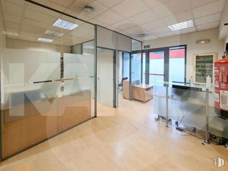 Oficina en alquiler en Calle Albasanz, 61, San Blas - Canillejas, Madrid, 28037 con edificio, accesorio, suelo, suelos, madera, vidrio, techo, puerta del vehículo, hall y aluminio alrededor