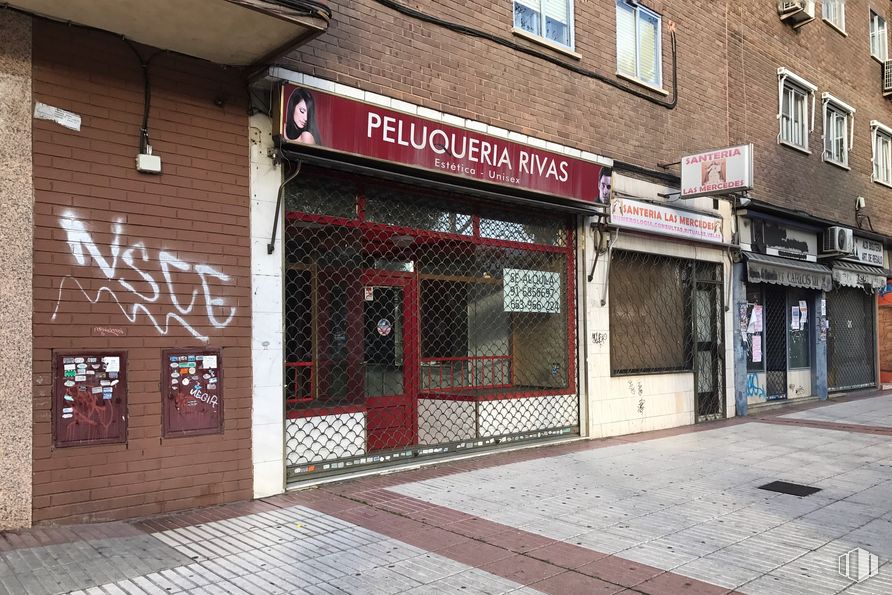 Local en venta en Calle Leganés, 61, Fuenlabrada, Madrid, 28945 con edificio, propiedad, ventana, accesorio, superficie de carretera, ladrillo, fachada, fuente, material de construcción y albañilería alrededor