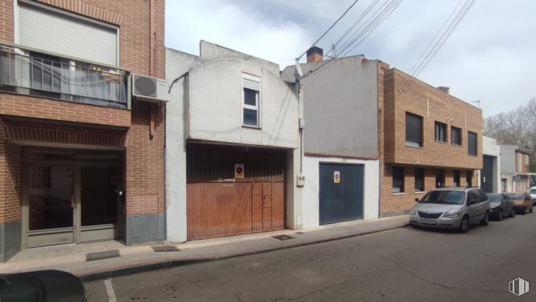 Nave en venta en Calle Río Sorbe, Guadalajara, 19004 con coche, puerta, ventana, edificio, nube, propiedad, luz de estacionamiento automotriz, cielo, rueda y asfalto alrededor