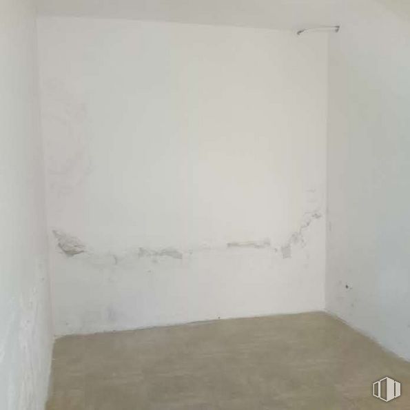 Retail for sale at Calle Mayor, 31, Los Santos de la Humosa, Madrid, 28817 with wood, fixture, flooring, composite material, paint, plaster, concrete, ceiling, hardwood and building material around