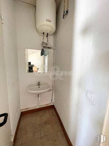 Local en venta en Avenida Circunvalación, Daganzo de Arriba, Madrid, 28814 con fregadero, alumbrado, propiedad, lavabo de baño, edificio, accesorio de fontanería, accesorio, casa, diseño de interiores y baño alrededor