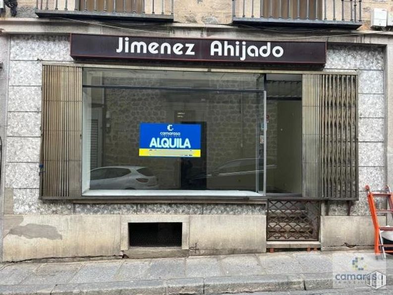 Retail for rent at Calle Tomás Luis de Vitoria, 16, Ávila, 05001 with furniture, fireplace, window, building, fixture, rectangle, brick, font, facade and gas around