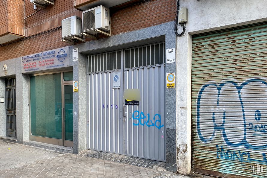 Local en venta en Calle Conde Rodríguez San Pedro, 31, Puente de Vallecas, Madrid, 28053 con propiedad, accesorio, puerta, pintura, madera, fuente, fachada, ventana, ladrillo y gas alrededor