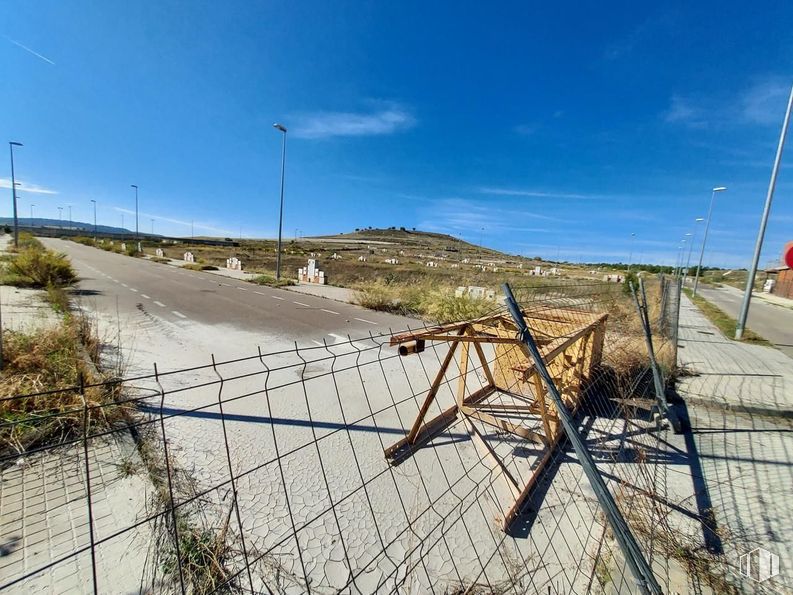 Land for sale at Calle Poseidón, Ontígola, Toledo, 45340 with pole, public utility, slope, wire fencing, tar, trail, fence and wire around