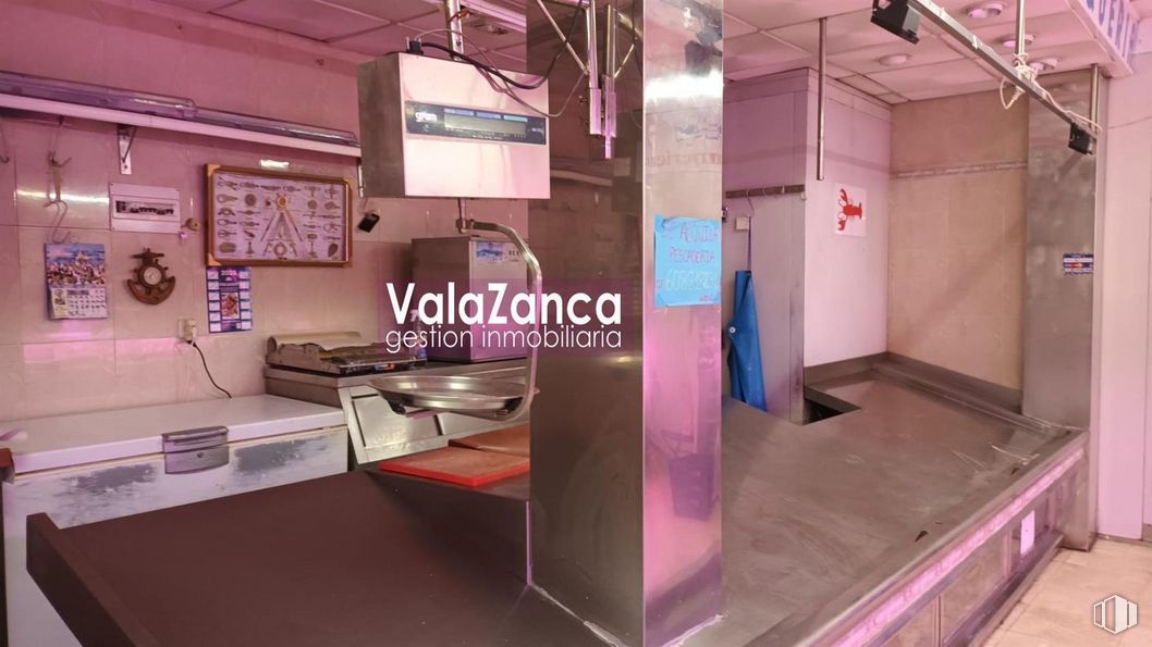 Local en alquiler en Calle Reyes Católicos, Parla, Madrid, 28980 con propiedad, edificio, interiorismo, accesorio, diseño automovilístico, suelos, gafas, magenta, techo y casa alrededor