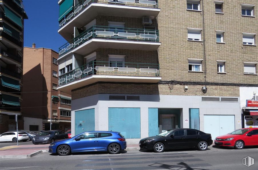 Local en alquiler en Zona San Isidro, Alcalá de Henares, Madrid, 28807 con coche, edificio, rueda, neumático, luz de estacionamiento, vehículo terrestre, vehículo, propiedad, ventana y diseño automovilístico alrededor