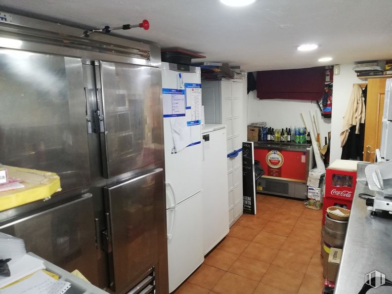 Local en venta en Calle Monte Aya, 24, Villa de Vallecas, Madrid, 28031 con productos envasados, propiedad, accesorio, suelos, suelo, refrigerador, gas, edificio, techo y puerta alrededor