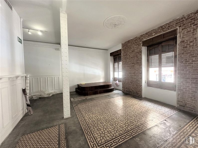 Local en alquiler en Calle Hilarión Eslava, Chamberí, Madrid, 28015 con ventana, lámpara, edificio, madera, interiorismo, hall, suelo, suelos, accesorio y inmobiliario alrededor