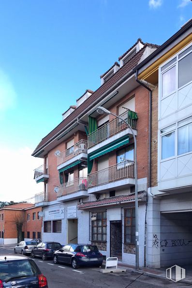 Local en venta en Calle Serafín Gómez Bonilla, 3, Collado Villalba, Madrid, 28400 con coche, ventana, edificio, cielo, nube, azul, vehículo, neumático, infraestructura y barrio alrededor