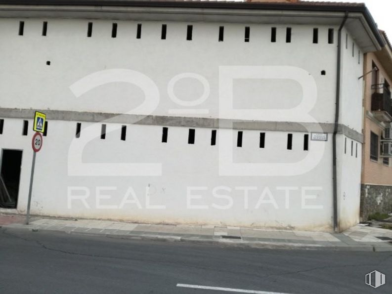 Retail for sale at Calle Francisco de Quevedo, 7, El Viso de San Juan, Toledo, 45215 with building, asphalt, font, road surface, plant, gas, facade, signage, road and rectangle around