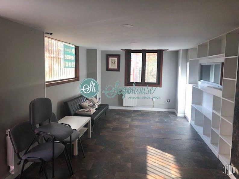 Retail for sale at Zona Ezequiel González, Segovia, 40002 with window, chair, couch, furniture, fixture, wood, hall, interior design, flooring and living room around