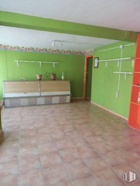 Retail for sale at Las Quinientas, Cuenca, 16003 with plumbing fixture, sink, countertop, floor, flooring, wood, wall, tile flooring, building and door around