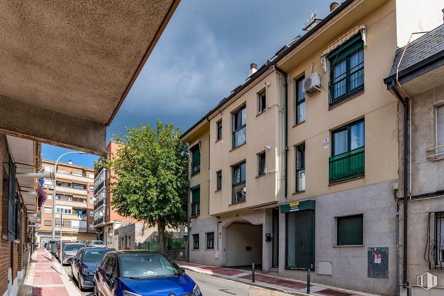 Local en alquiler y venta en Calle Madrid, Collado Villalba, Madrid, 28400 con ventana, coche, vehículo terrestre, edificio, vehículo, cielo, neumático, infraestructura, azure y azul alrededor