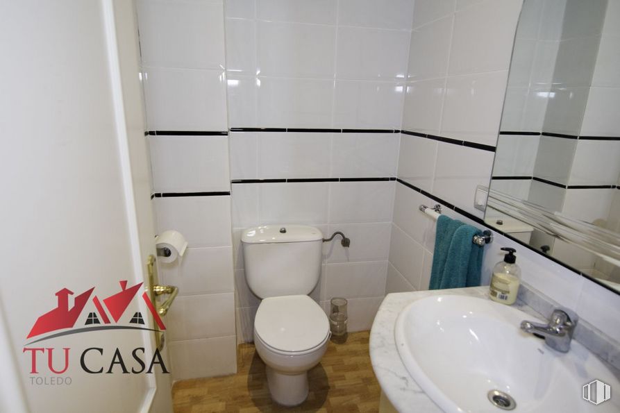 Office for rent at Zona San Antón, Toledo, 45005 with toilet, sink, mirror, plumbing fixture, tap, bathroom sink, bathroom, purple, toilet seat and interior design around