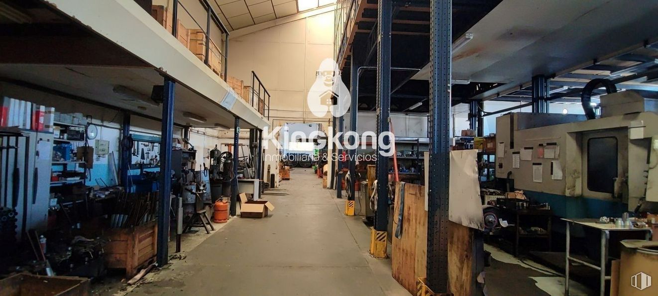 Industrial for sale & for rent at Polígono industrial El Guijar, Arganda del Rey, Madrid, 28500 with table, architecture, fixture, engineering, building, city, machine, ceiling, retail and flooring around