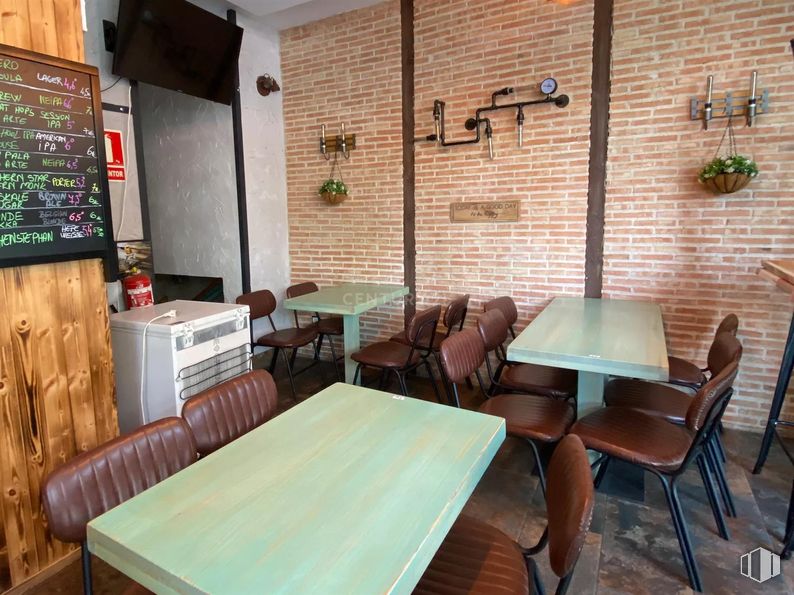 Retail for rent at Calle Gran Vía, Majadahonda, Madrid, 28220 with chair, table top, table, light fixture, lighting, kitchen & dining room table, furniture, property, interior design and wood around