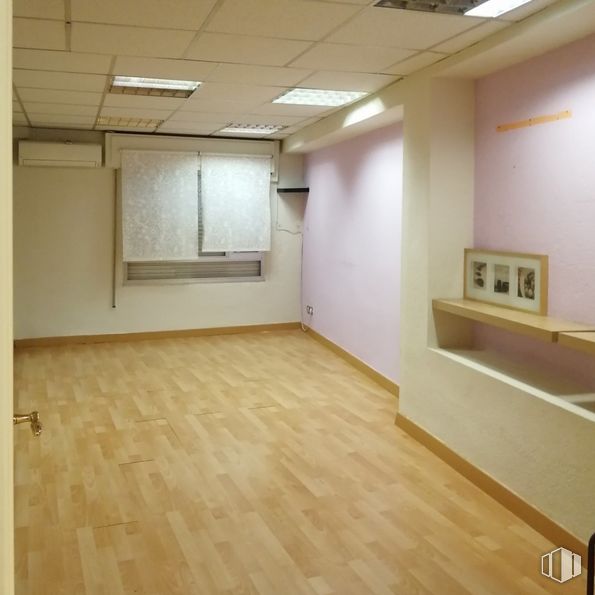 Office for rent at Zona Pradillo, Móstoles, Madrid, 28931 with picture frame, wood, hall, flooring, floor, building, window, hardwood, laminate flooring and door around