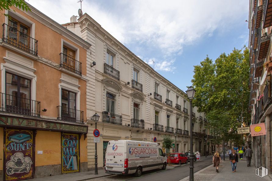 Oficina en alquiler en Calle Duque de Alba, 15, Centro, Madrid, 28012 con camioneta, edificio, ventana, nube, cielo, neumático, vehículo, infraestructura, rueda y coche alrededor