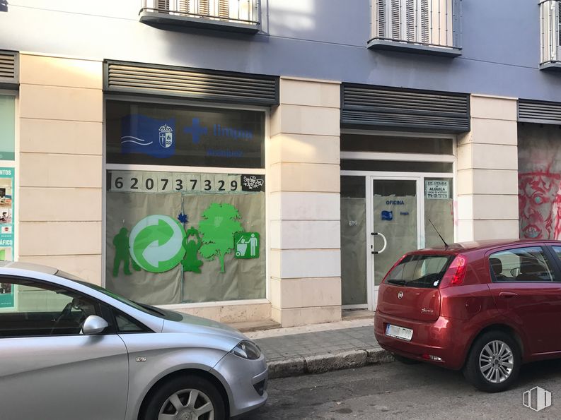 Local en venta en Calle Postas, 61, Aranjuez, Madrid, 28300 con rueda, coche, puerta, neumático, luz de estacionamiento automotriz, vehículo terrestre, vehículo, vehículo motorizado, iluminación automotriz y ventana alrededor