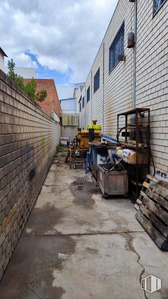 Nave en venta en Polígono Industrial de Coslada, Coslada, Madrid, 28820 con caja, cielo, superficie de la carretera, asfalto, nube, edificio, madera, barrio, diseño urbano y ladrillo alrededor