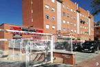 Retail for sale at Paseo Pastrana, Alcalá de Henares, Madrid, 28803 with car, building, sky, property, window, tire, vehicle, wheel, tree and motor vehicle around