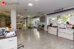 Retail for sale at Calle Joaquín Ibarra, Barajas, Madrid, 28042 with desk, flooring, floor, interior design, ceiling, furniture, wood flooring, laminate flooring, chair and design around