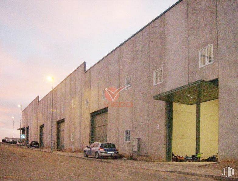 Industrial for sale & for rent at Zona Carretera de Valencia, Cuenca, 16003 with car, building, window, sky, property, street light, plant, vehicle, neighbourhood and road surface around