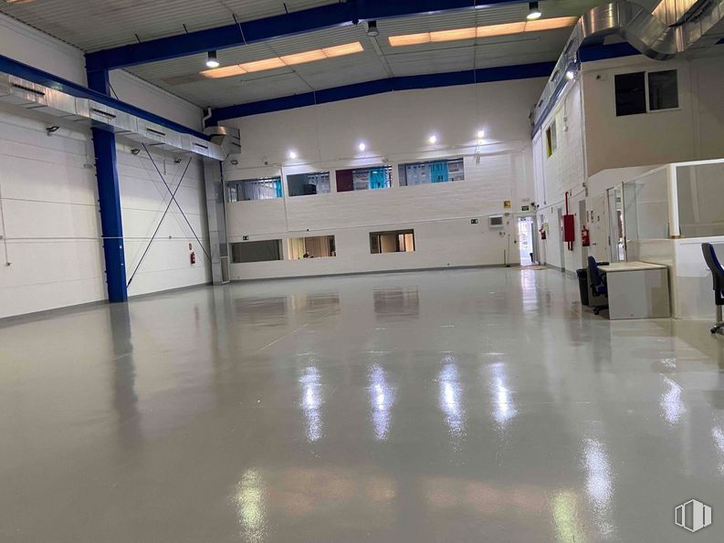 Industrial for sale at Zona empresarial Las Rozas, Las Rozas de Madrid, Madrid, 28230 with field house, building, hall, floor, flooring, wood, event, ceiling, tile flooring and hardwood around