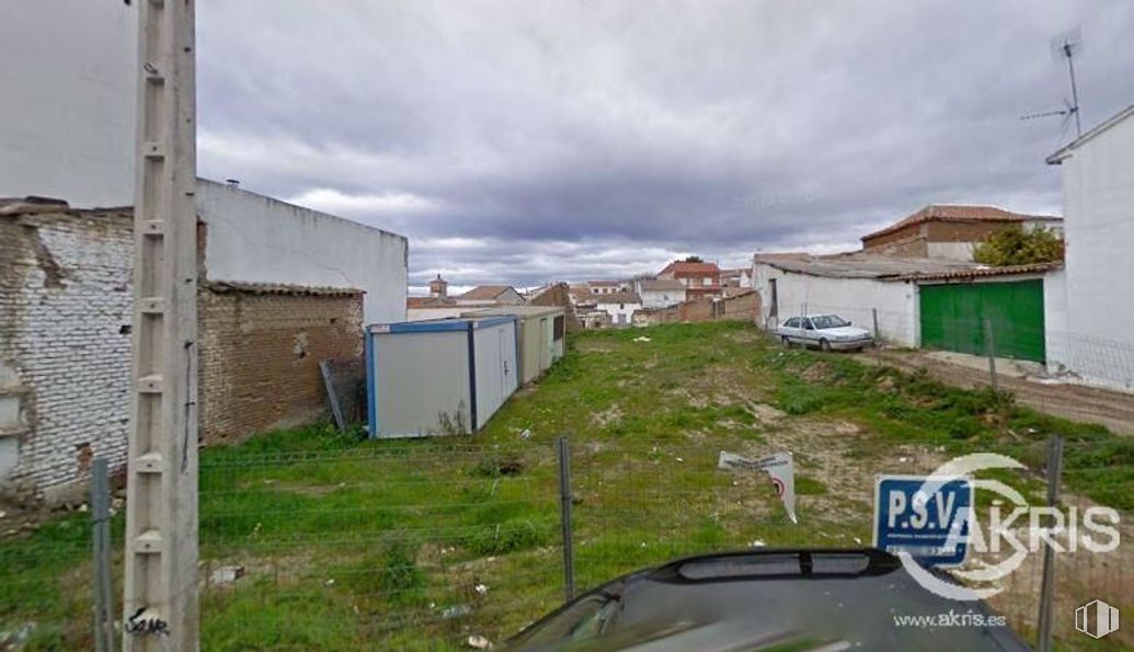 Land for sale at Calle Mariano García Martín, La Torre de Esteban Hambrán, Toledo, 45920 with car, cloud, sky, plant, land lot, motor vehicle, vehicle, grass, building and landscape around