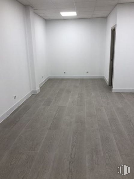 Oficina en alquiler en Calle Parque Vosa, 11, Móstoles, Madrid, 28933 con accesorio, madera, suelo de baldosas, piso, suelo, pintura, material de construcción, material compuesto, tinte para madera y madera dura alrededor