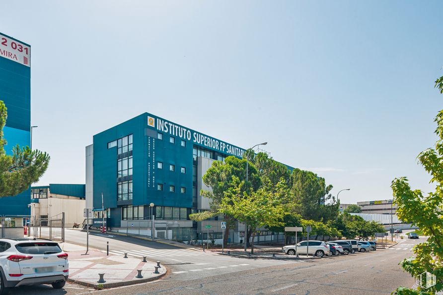 Oficina en alquiler en Avenida Doctor Severo Ochoa, 47, Alcobendas, Madrid, 28100 con coche, edificio, cielo, vehículo terrestre, neumático, rueda, vehículo, planta, árbol y placa de matrícula del vehículo alrededor