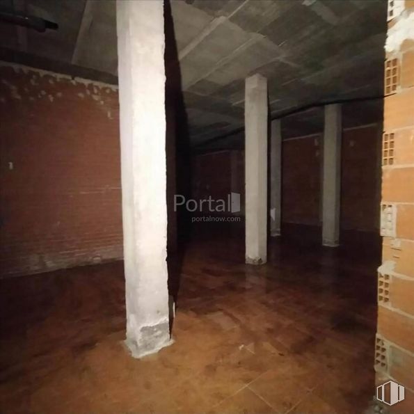 Local en venta en Calle Manzanar, Recas, Toledo, 45211 con madera, suelos, suelo, edificio, material de construcción, material compuesto, madera dura, hall, techo y tintes y matices alrededor