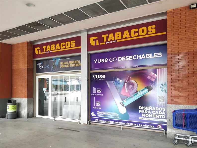 Retail for rent at C.C.Plaza Aluche, Avenida de los Poblados, 58, La Latina, Madrid, 28044 with building, facade, gas, technology, advertising, signage, door, display device, graphics and logo around