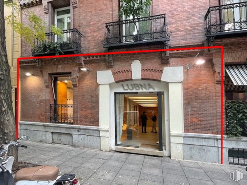 Local en alquiler y venta en Calle Lagasca, 23, Salamanca, Madrid, 28001 con puerta, edificio, motocicleta, ventana, propiedad, planta, accesorio, albañilería, ladrillo y fachada alrededor