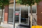 Retail for rent at calle José Zorrilla, 132, Segovia, 40006 with property, building, shade, fixture, road surface, architecture, tree, door, brick and facade around